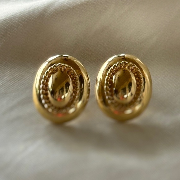 Vintage Gold Tone Rope Accent Textured Dome Screw Back Earrings Elegant - Picture 7 of 11